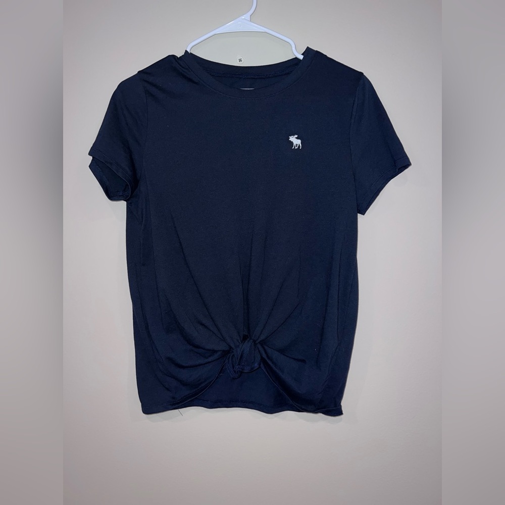 Abercrombie kids girls dark blue tee. Size 15/16. NWOT